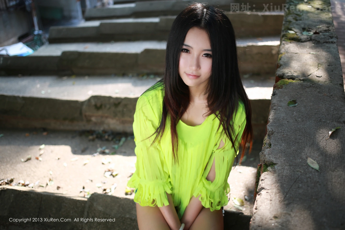 图片[4]-[XiuRen秀人网]VOL.017 美媛女神MOON嘉依居家私房超级豪乳诱惑写真80P-秀人网官方网站
